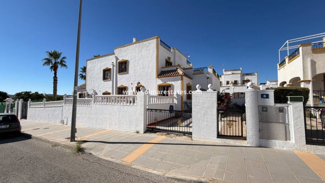 3 slaapkamer Rijtjeshuis te koop in Los Montesinos met zwembad - € 195.000 (Ref: 10187331)