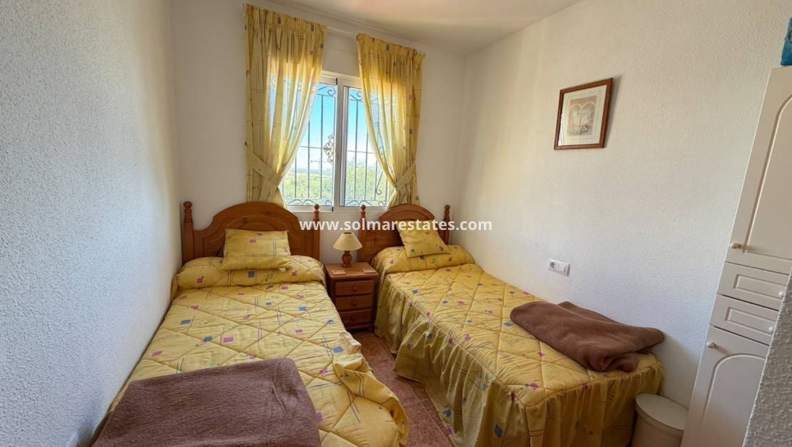 3 slaapkamer Rijtjeshuis te koop in Los Montesinos met zwembad - € 195.000 (Ref: 10187331)
