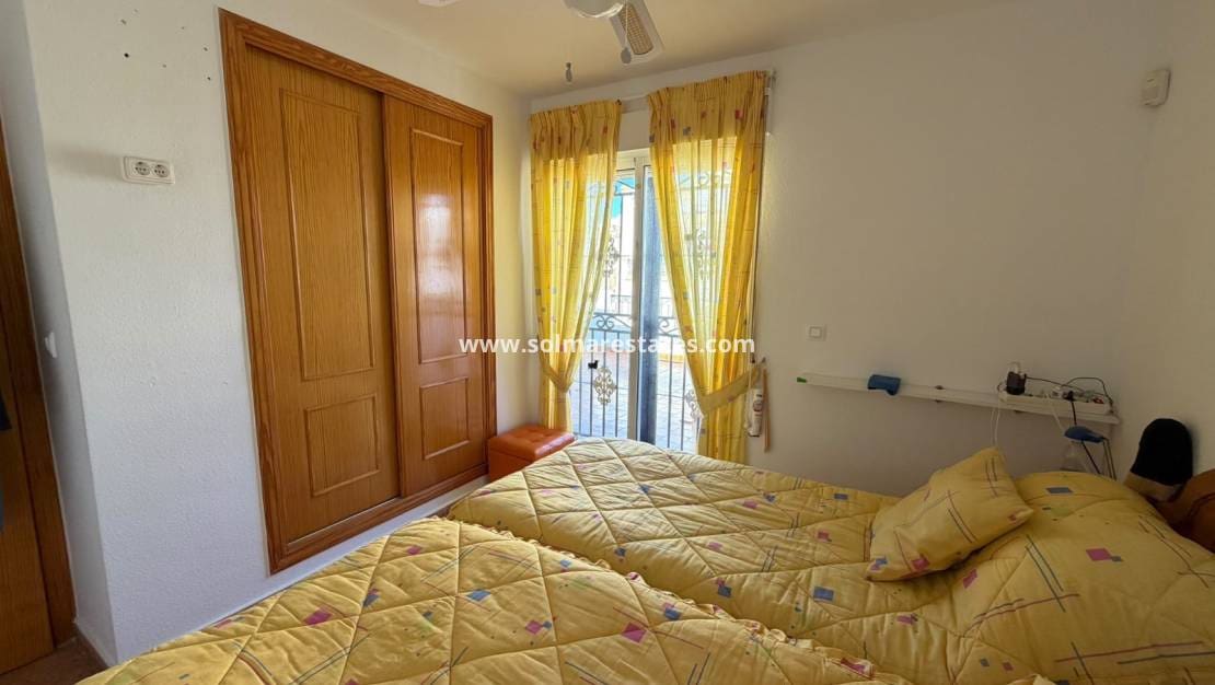 3 slaapkamer Rijtjeshuis te koop in Los Montesinos met zwembad - € 195.000 (Ref: 10187331)
