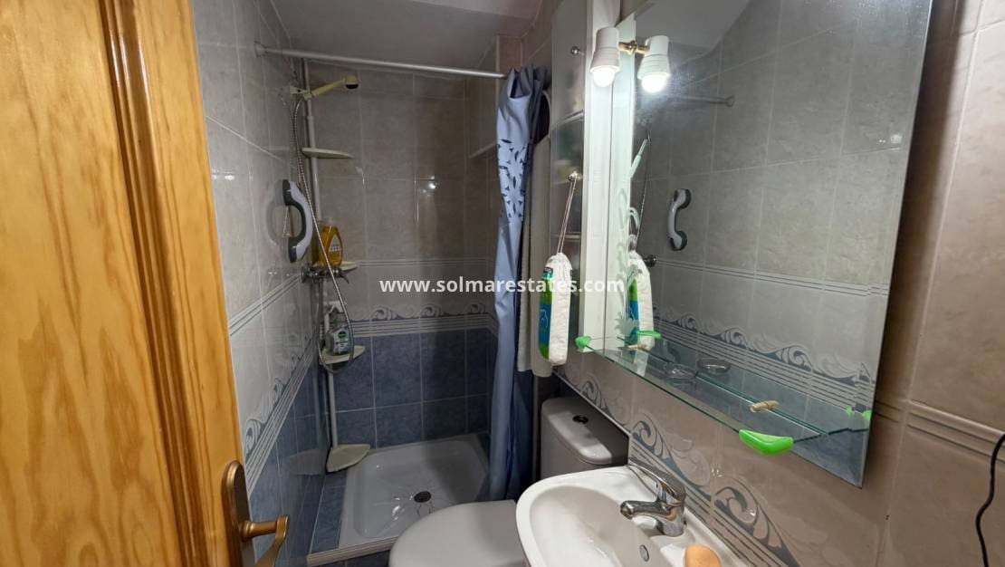 3 slaapkamer Rijtjeshuis te koop in Los Montesinos met zwembad - € 195.000 (Ref: 10187331)