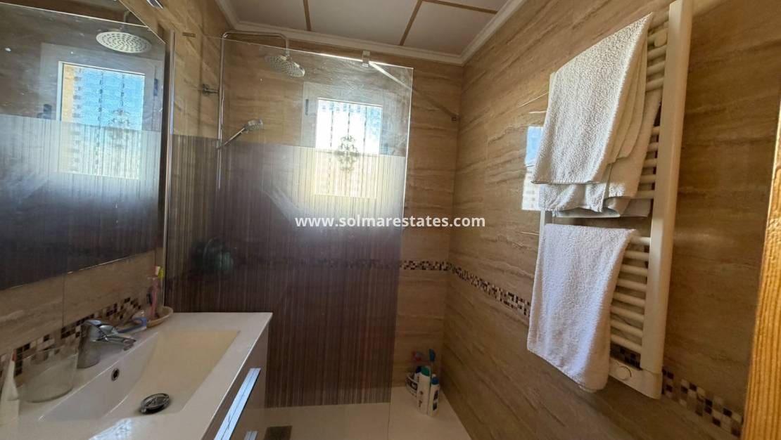 3 slaapkamer Rijtjeshuis te koop in Los Montesinos met zwembad - € 195.000 (Ref: 10187331)
