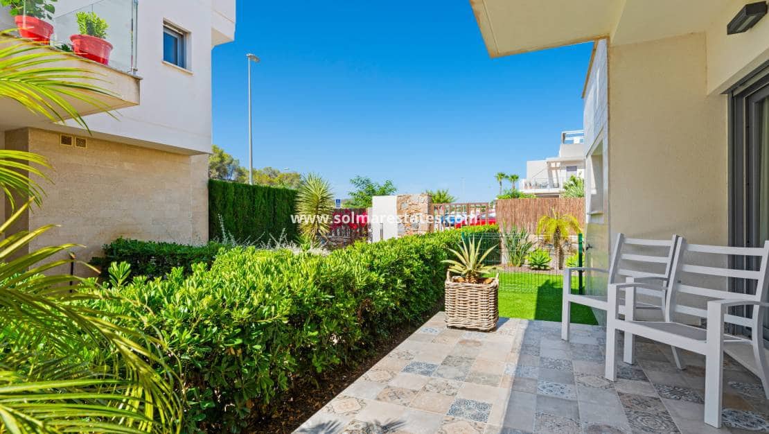 3 bedroom Apartment for sale in Vistabella, Orihuela with pool €