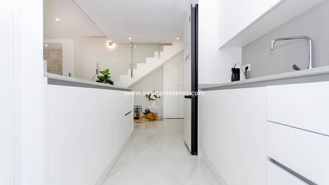 3 makuuhuone Huvila myytävänä paikassa Vistabella mukana uima-altaan - 439 000 € (Ref: 8826208)