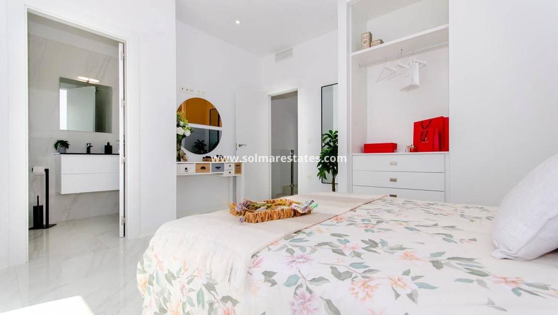 3 makuuhuone Huvila myytävänä paikassa Vistabella mukana uima-altaan - 439 000 € (Ref: 8826208)