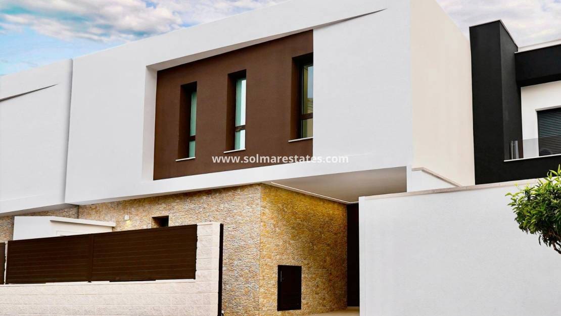 3 soveværelse Villa til salg i Heredades med swimmingpool - € 399.000 (Ref: 8826212)