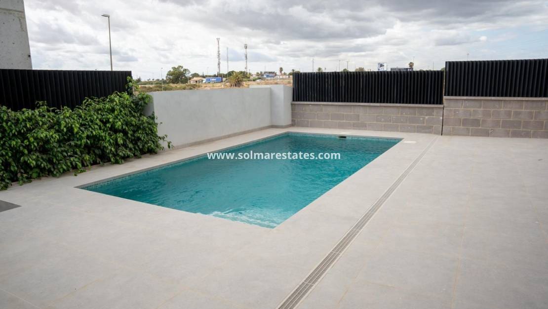 3 Zimmer Villa zu verkaufen in Ciudad Quesada mit Pool - 496.000 € (Ref: 8826220)