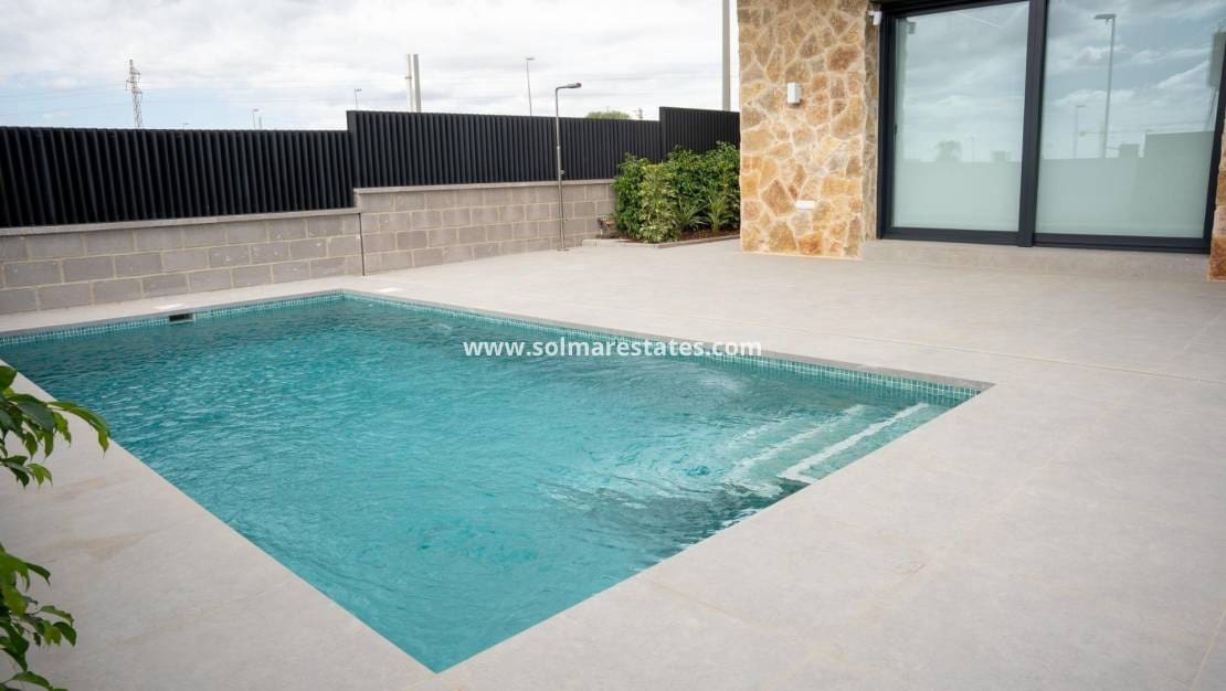 3 Zimmer Villa zu verkaufen in Ciudad Quesada mit Pool - 496.000 € (Ref: 8826220)