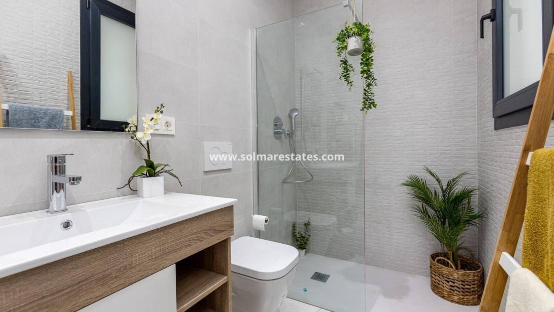 2 bedroom Apartment for sale in Ciudad Quesada with pool - € 279,000 (Ref: 8826221)