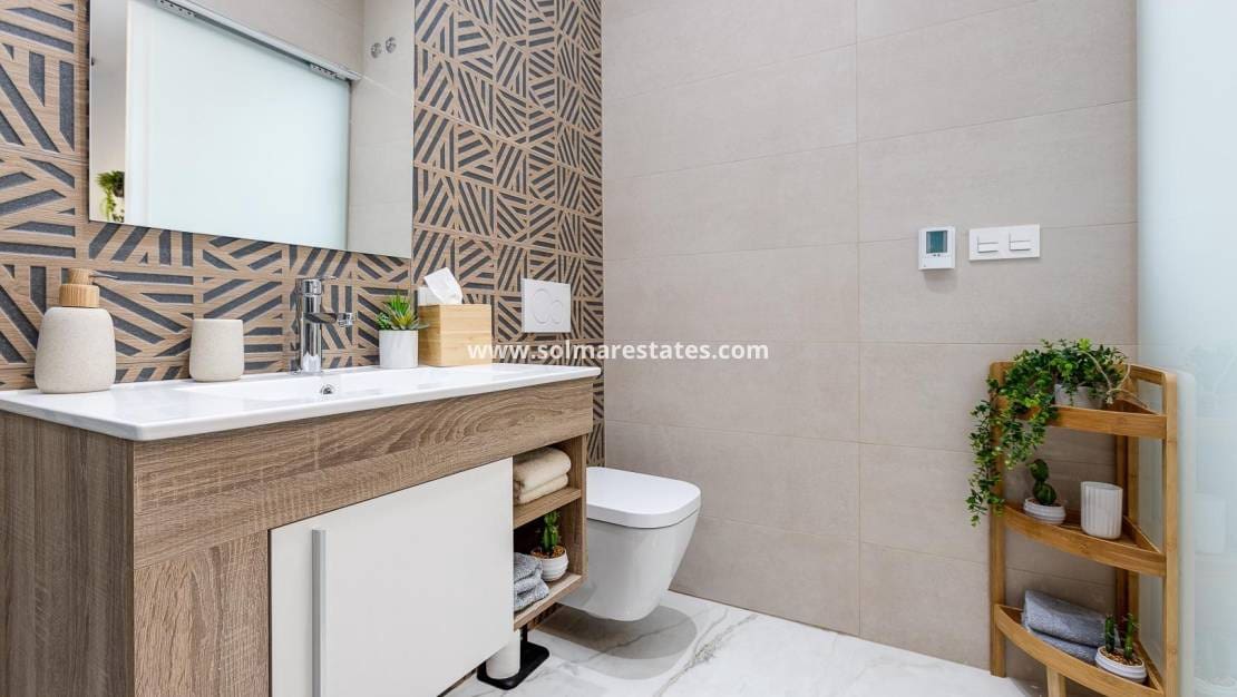 2 bedroom Apartment for sale in Ciudad Quesada with pool - € 279,000 (Ref: 8826221)