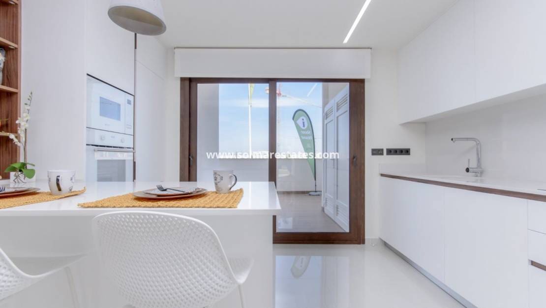 2 makuuhuone Huoneisto myytävänä paikassa Los Balcones mukana uima-altaan - 275 000 € (Ref: 8826234)