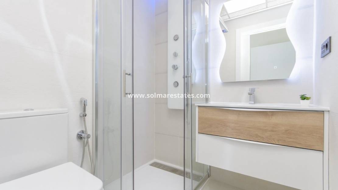 2 makuuhuone Huoneisto myytävänä paikassa Los Balcones mukana uima-altaan - 275 000 € (Ref: 8826234)