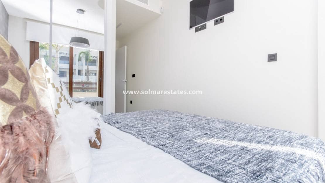 2 makuuhuone Huoneisto myytävänä paikassa Los Balcones mukana uima-altaan - 275 000 € (Ref: 8826234)