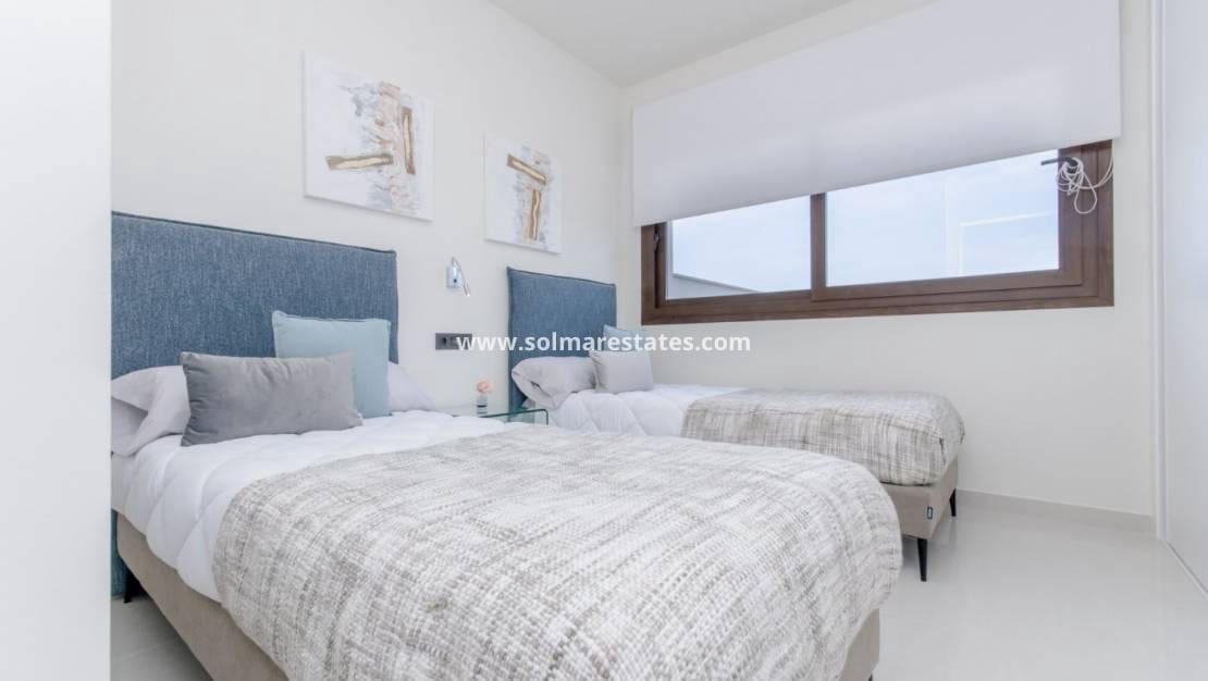 2 makuuhuone Huoneisto myytävänä paikassa Los Balcones mukana uima-altaan - 275 000 € (Ref: 8826234)