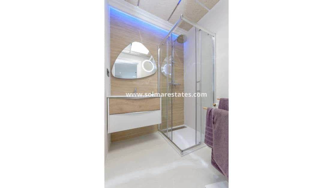 2 makuuhuone Huoneisto myytävänä paikassa Los Balcones mukana uima-altaan - 275 000 € (Ref: 8826234)