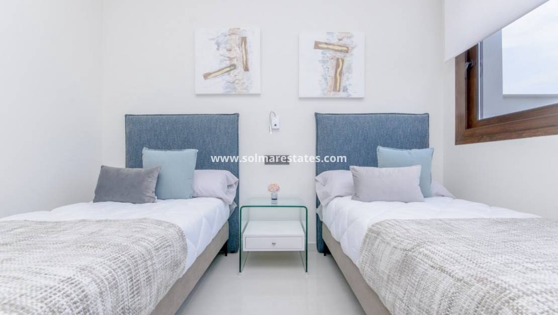 2 makuuhuone Huoneisto myytävänä paikassa Los Balcones mukana uima-altaan - 275 000 € (Ref: 8826234)