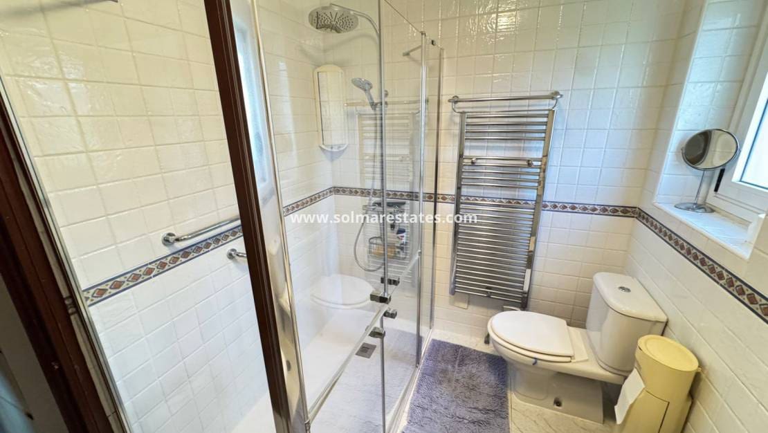 3 Zimmer Villa zu verkaufen in Cabo Roig mit Pool - 850.000 € (Ref: 8828133)