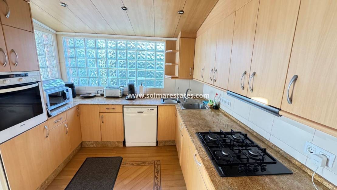 3 Zimmer Villa zu verkaufen in Cabo Roig mit Pool - 850.000 € (Ref: 8828133)