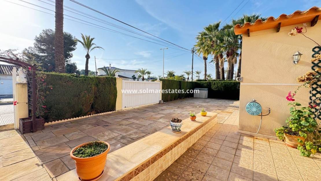 3 Zimmer Villa zu verkaufen in Cabo Roig mit Pool - 850.000 € (Ref: 8828133)