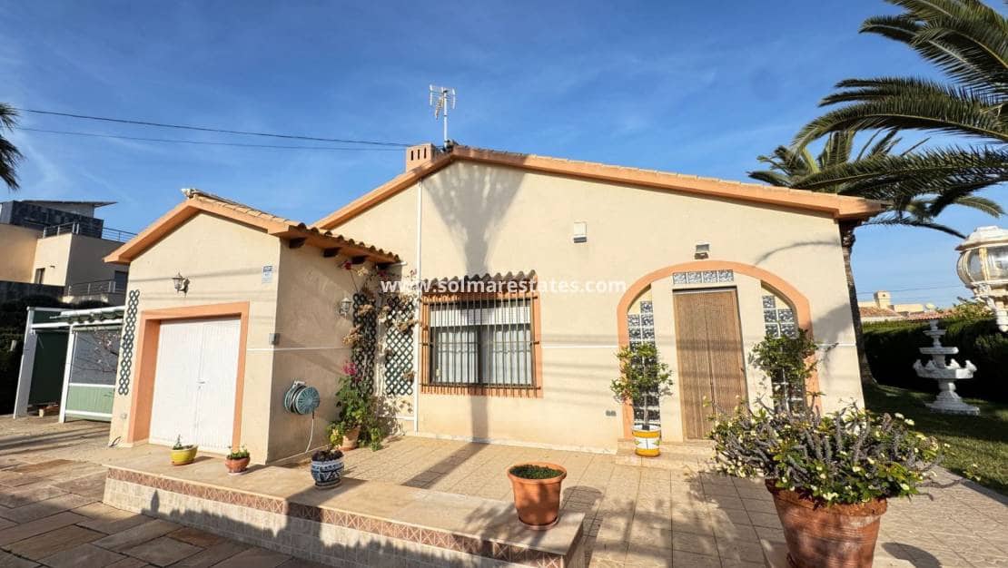 3 Zimmer Villa zu verkaufen in Cabo Roig mit Pool - 850.000 € (Ref: 8828133)