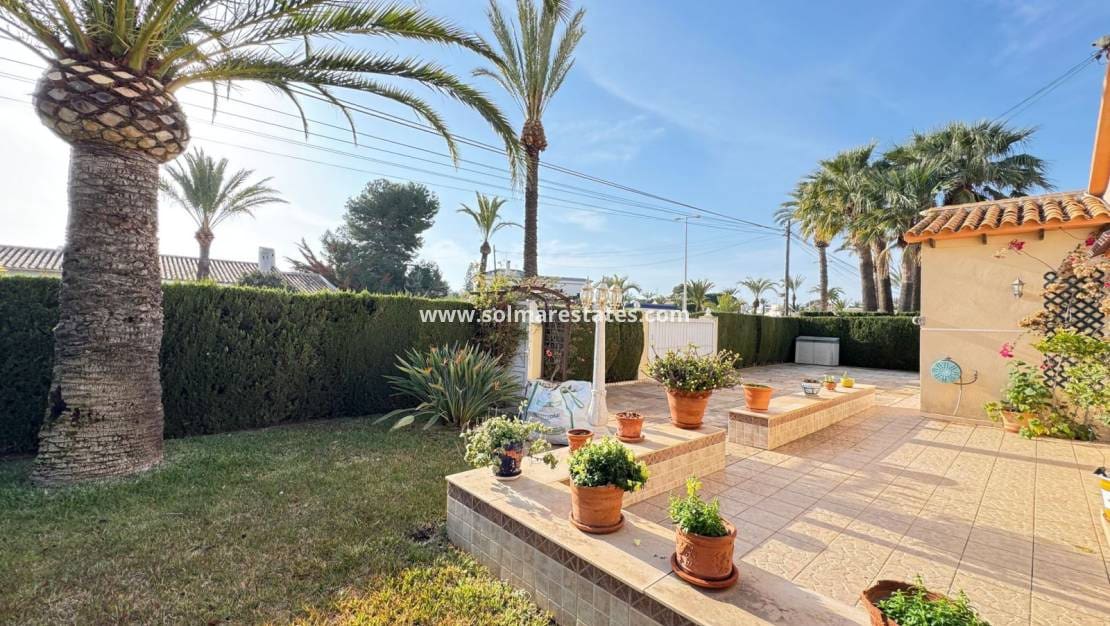 3 Zimmer Villa zu verkaufen in Cabo Roig mit Pool - 850.000 € (Ref: 8828133)