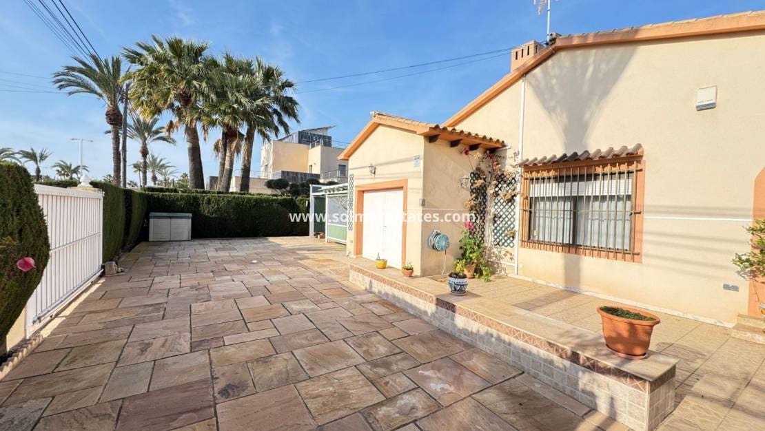 3 Zimmer Villa zu verkaufen in Cabo Roig mit Pool - 850.000 € (Ref: 8828133)