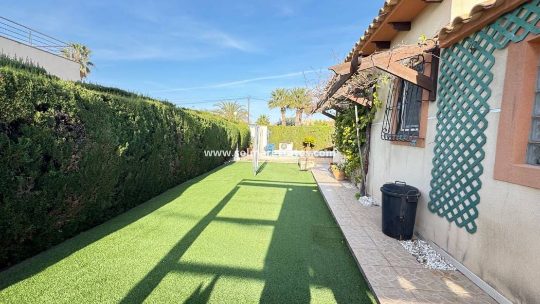 3 Zimmer Villa zu verkaufen in Cabo Roig mit Pool - 850.000 € (Ref: 8828133)