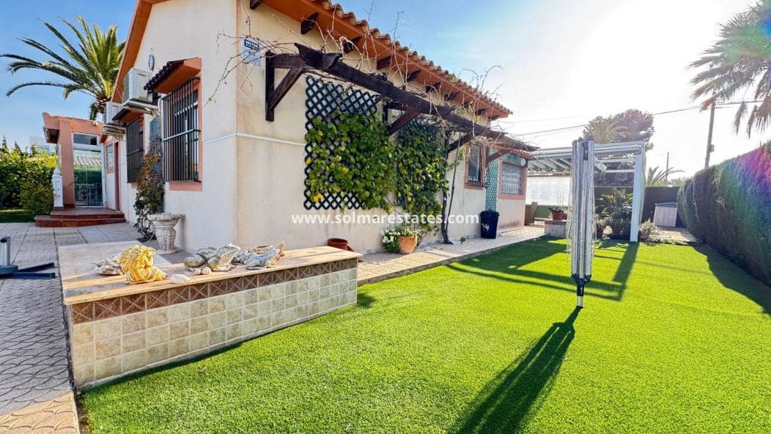 3 Zimmer Villa zu verkaufen in Cabo Roig mit Pool - 850.000 € (Ref: 8828133)