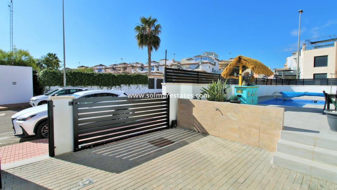 3 camera da letto Villa in vendita in Villamartin con piscina - 405.000 € (Rif: 8841867)