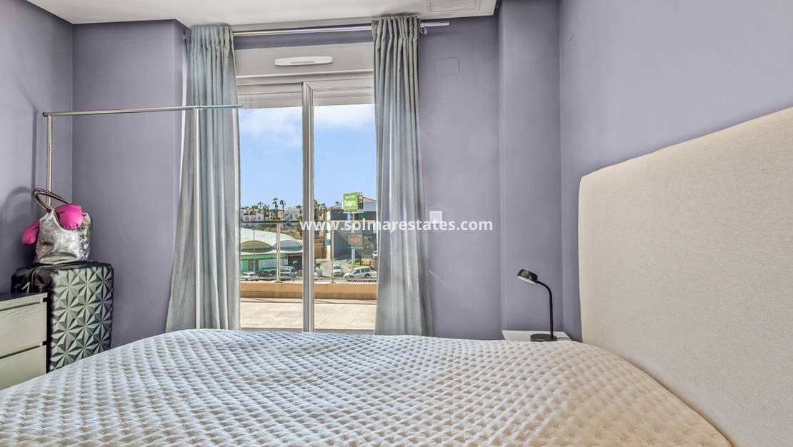 4 chambre Appartement à vendre à Villamartin avec piscine - 549 000 € (Ref: 8862114)