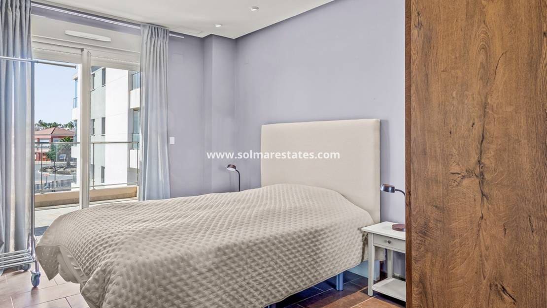 4 chambre Appartement à vendre à Villamartin avec piscine - 549 000 € (Ref: 8862114)