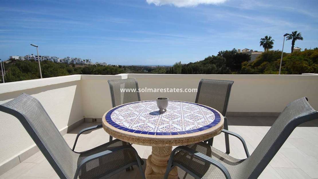 Chalet de 4 habitaciones en Villamartin en venta con piscina - 499.990 € (Ref: 8873316)