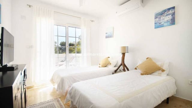 Chalet de 4 habitaciones en Villamartin, Orihuela en venta con piscina - 499.990 € (Ref: 8873316)