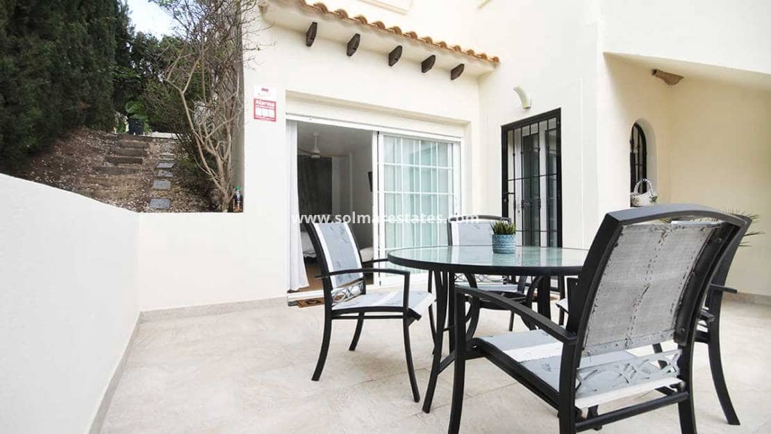Chalet de 4 habitaciones en Villamartin en venta con piscina - 499.990 € (Ref: 8873316)
