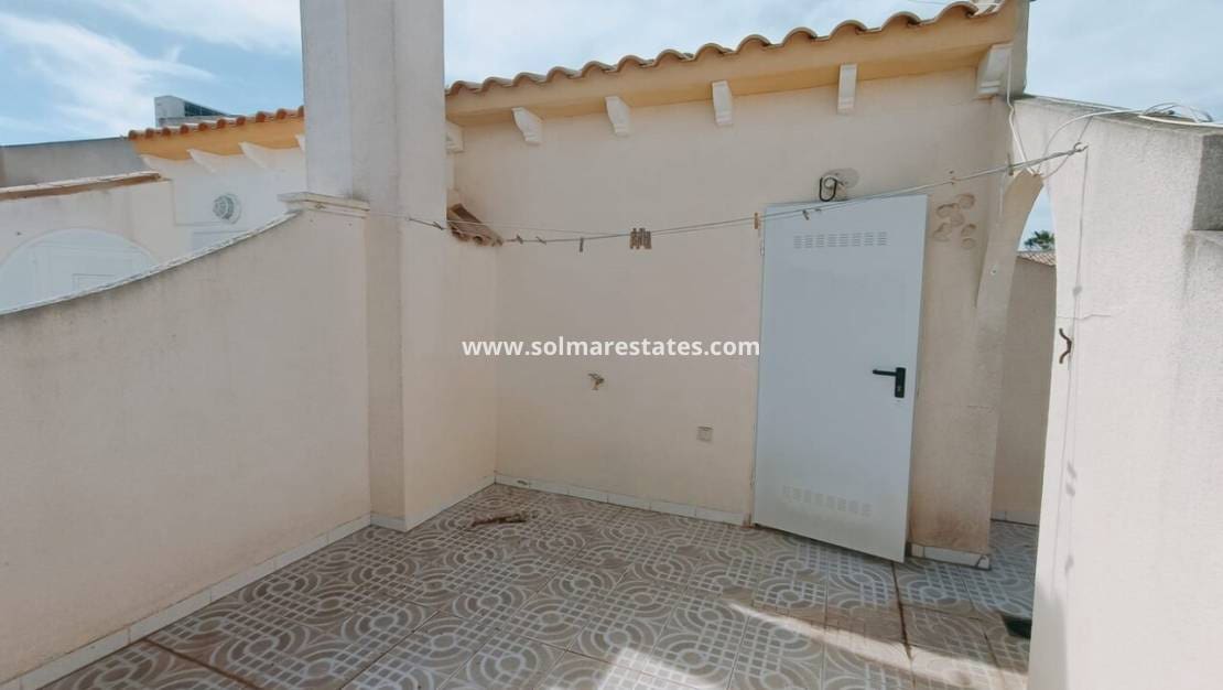 3 soveværelse Semi-Rækkehus til salg i Playa Flamenca med swimmingpool - € 239.995 (Ref: 8873320)