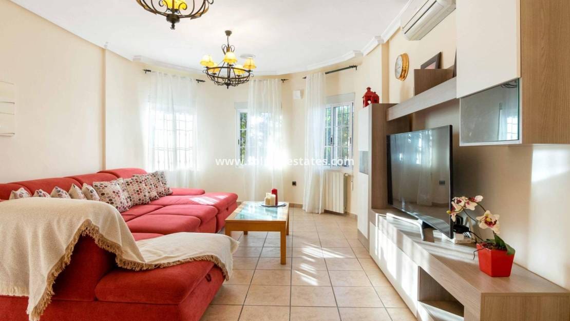 5 camera da letto Villa in vendita in Playa Flamenca con piscina - 350.000 € (Rif: 8900512)