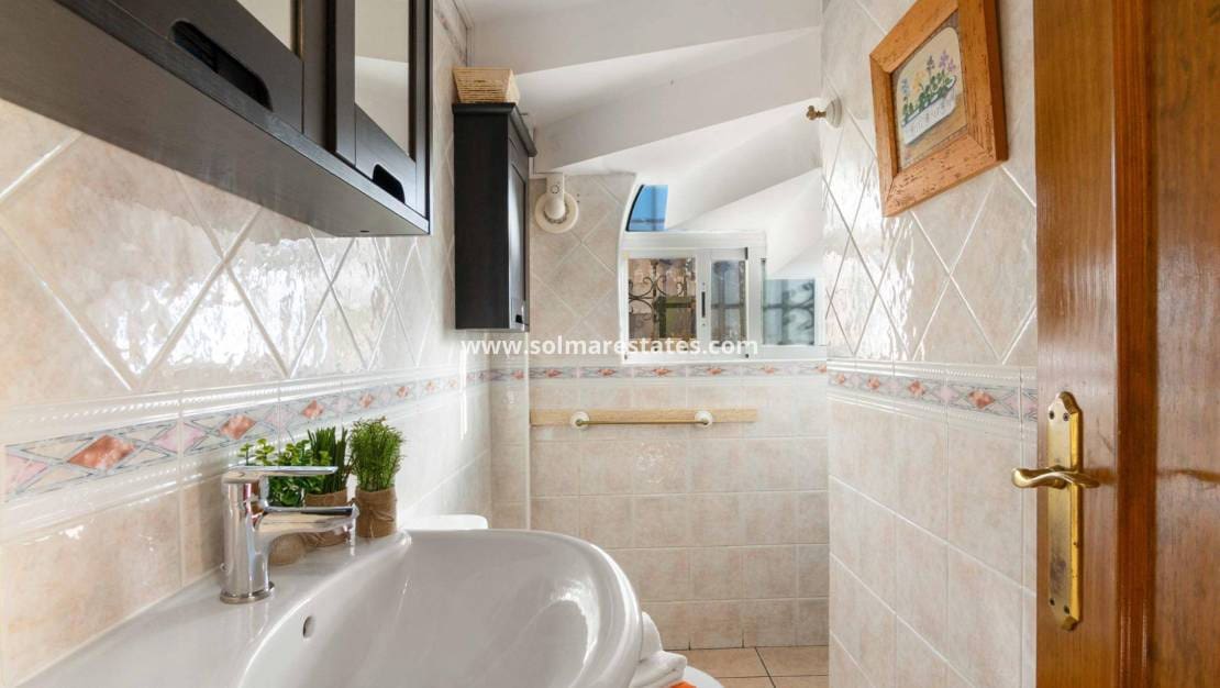 5 camera da letto Villa in vendita in Playa Flamenca con piscina - 350.000 € (Rif: 8900512)