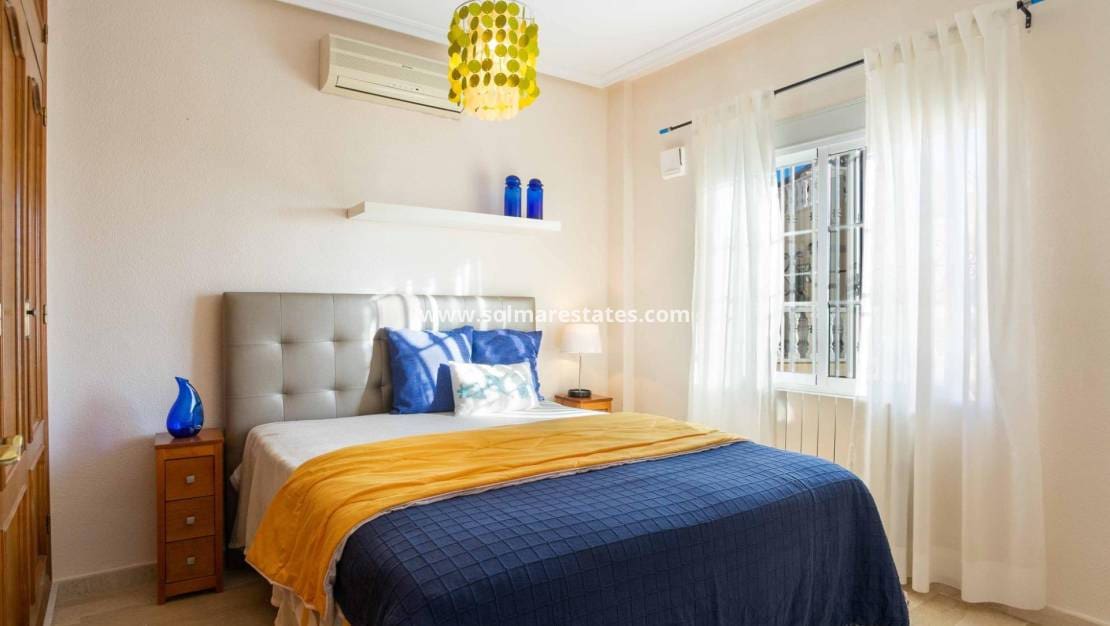 5 camera da letto Villa in vendita in Playa Flamenca con piscina - 350.000 € (Rif: 8900512)