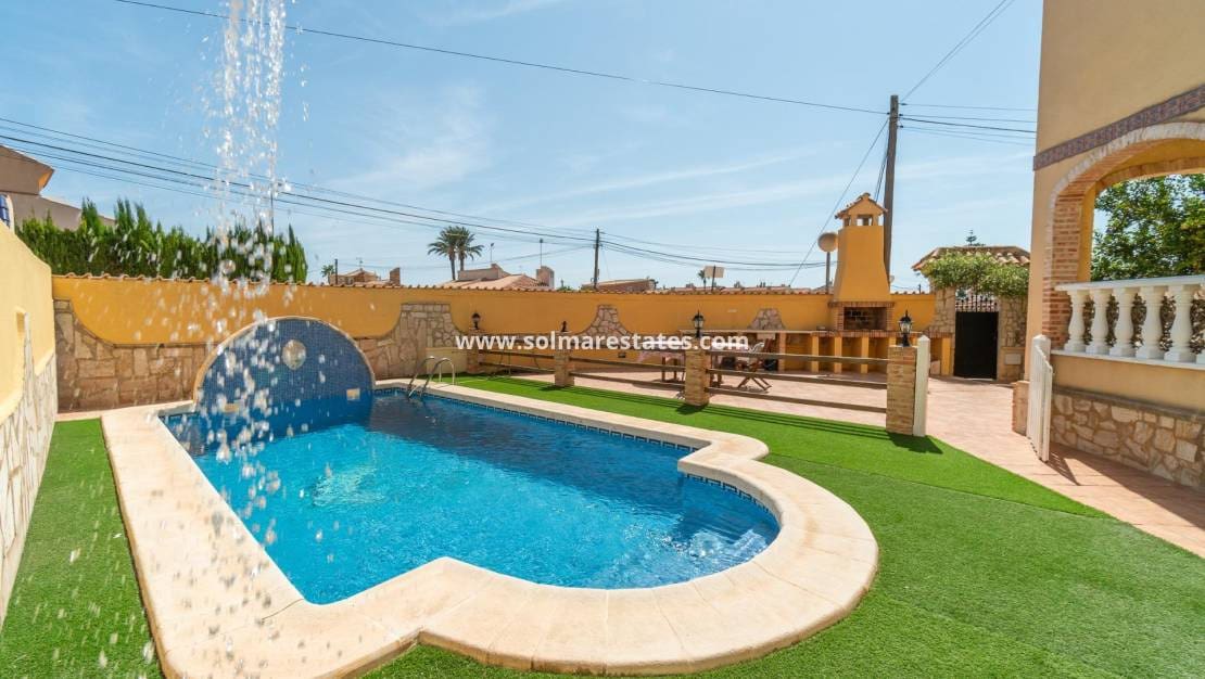 5 camera da letto Villa in vendita in Playa Flamenca con piscina - 350.000 € (Rif: 8900512)