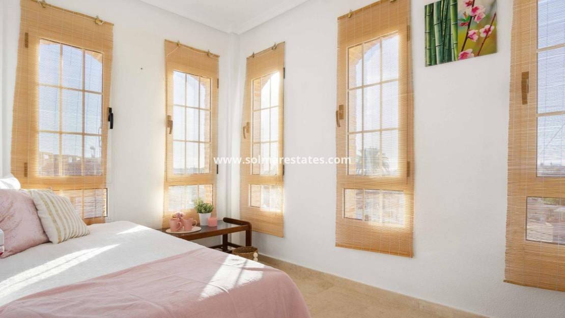 5 sypialnia Willa na sprzedaż w Playa Flamenca z basenem - 350 000 € (Ref: 8900512)