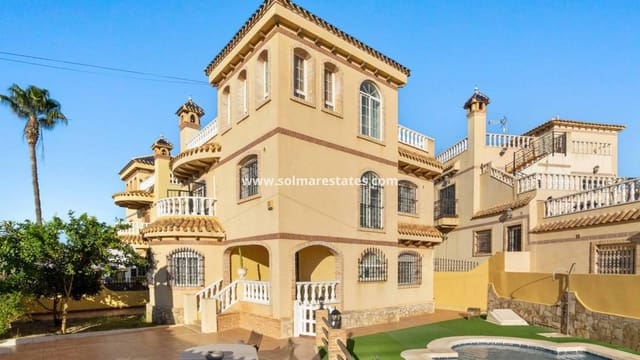 Chalet de 5 habitaciones en Playa Flamenca, Orihuela en venta con piscina - 350.000 € (Ref: 8900512)