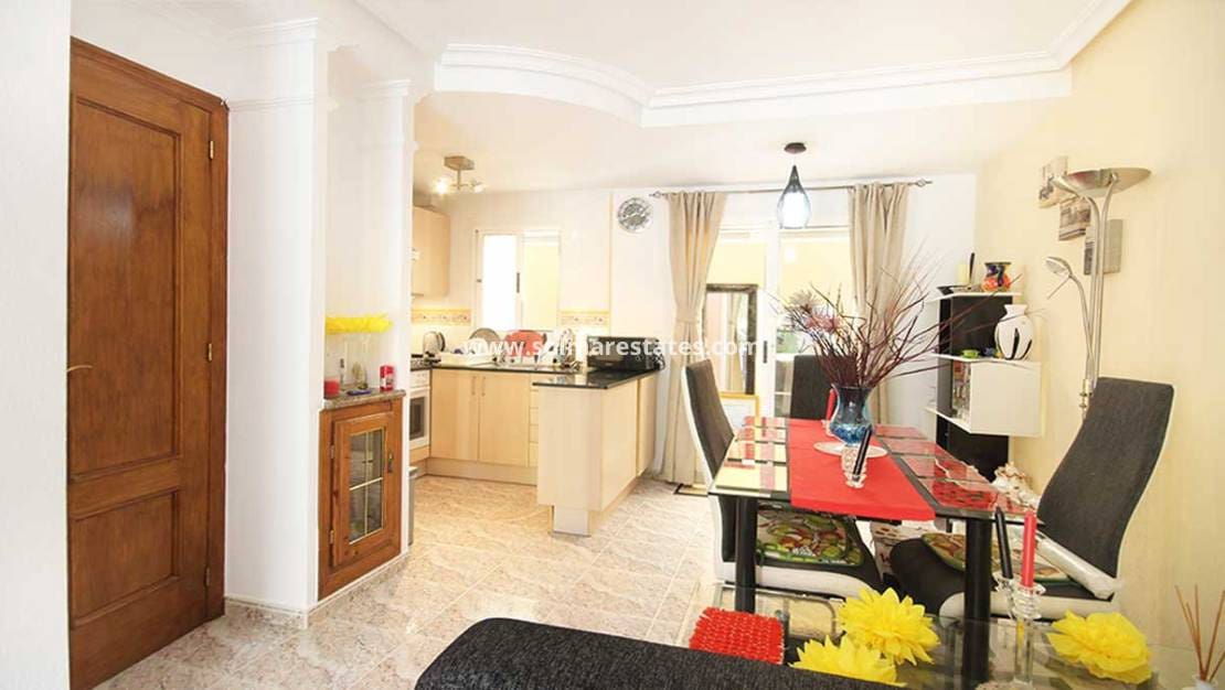 2 soverom Kjedet enebolig til salgs i Villamartin med svømmebasseng - € 165 000 (Ref: 8910669)