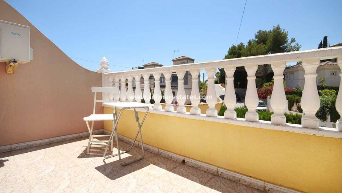 2 soverom Kjedet enebolig til salgs i Villamartin med svømmebasseng - € 165 000 (Ref: 8910669)