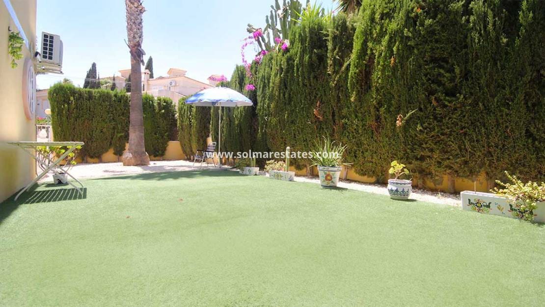 2 soverom Kjedet enebolig til salgs i Villamartin med svømmebasseng - € 165 000 (Ref: 8910669)