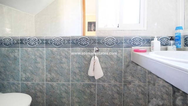 2 soverom Kjedet enebolig til salgs i Villamartin, Orihuela med svømmebasseng - € 165 000 (Ref: 8910669)