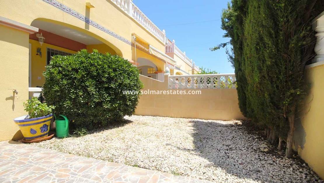 2 soverom Kjedet enebolig til salgs i Villamartin med svømmebasseng - € 165 000 (Ref: 8910669)