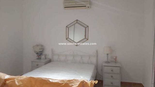 3 slaapkamer Halfvrijstaande villa te koop in Villamartin, Orihuela met zwembad - € 175.000 (Ref: 8921874)