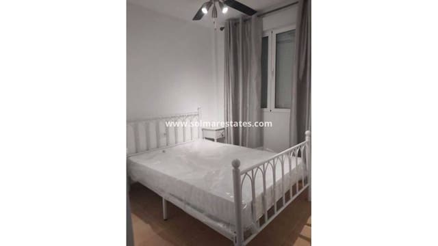 3 slaapkamer Halfvrijstaande villa te koop in Villamartin, Orihuela met zwembad - € 175.000 (Ref: 8921874)