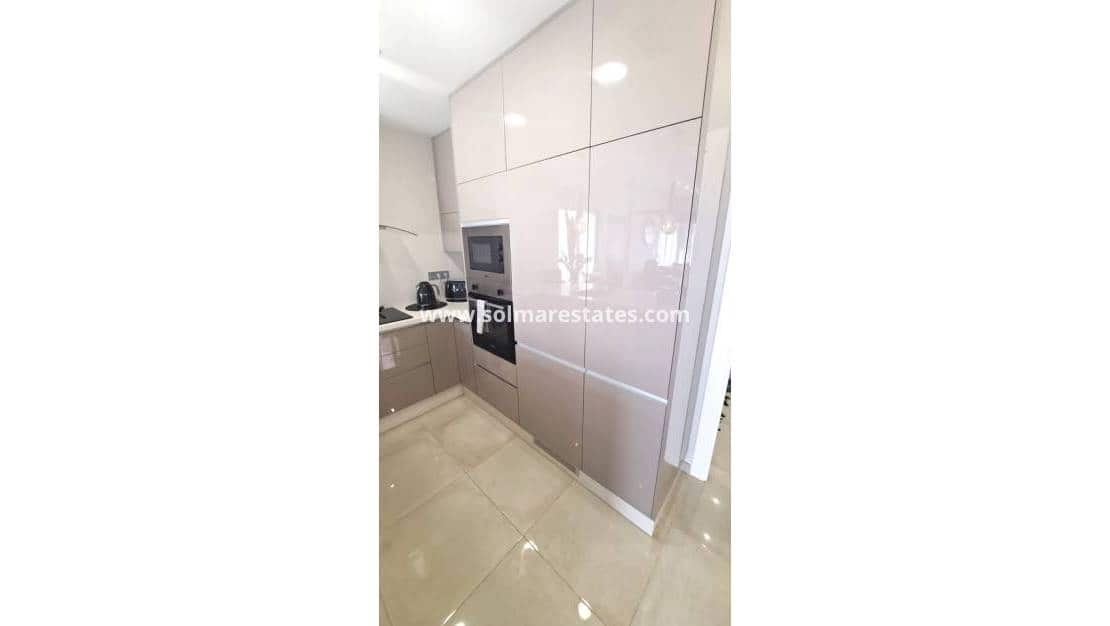 3 Zimmer Villa zu verkaufen in Villamartin mit Pool - 369.950 € (Ref: 8927694)