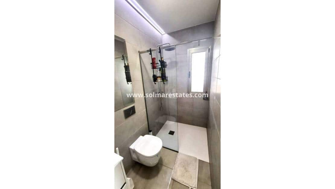 3 Zimmer Villa zu verkaufen in Villamartin mit Pool - 369.950 € (Ref: 8927694)