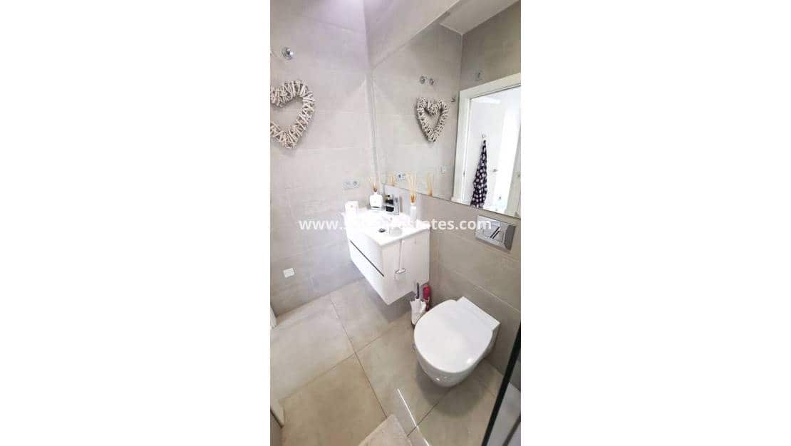 3 Zimmer Villa zu verkaufen in Villamartin mit Pool - 369.950 € (Ref: 8927694)